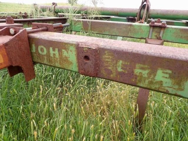 Image of John Deere 100 equipment image 4