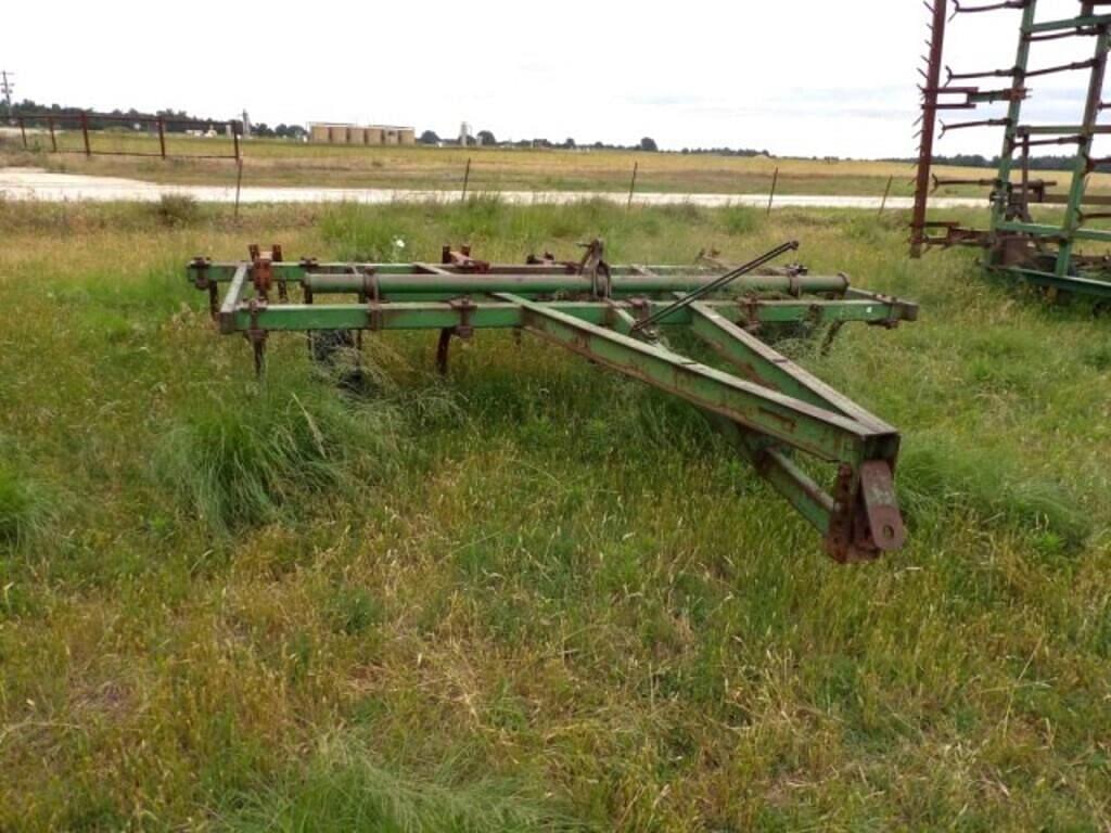 Image of John Deere 100 Primary image