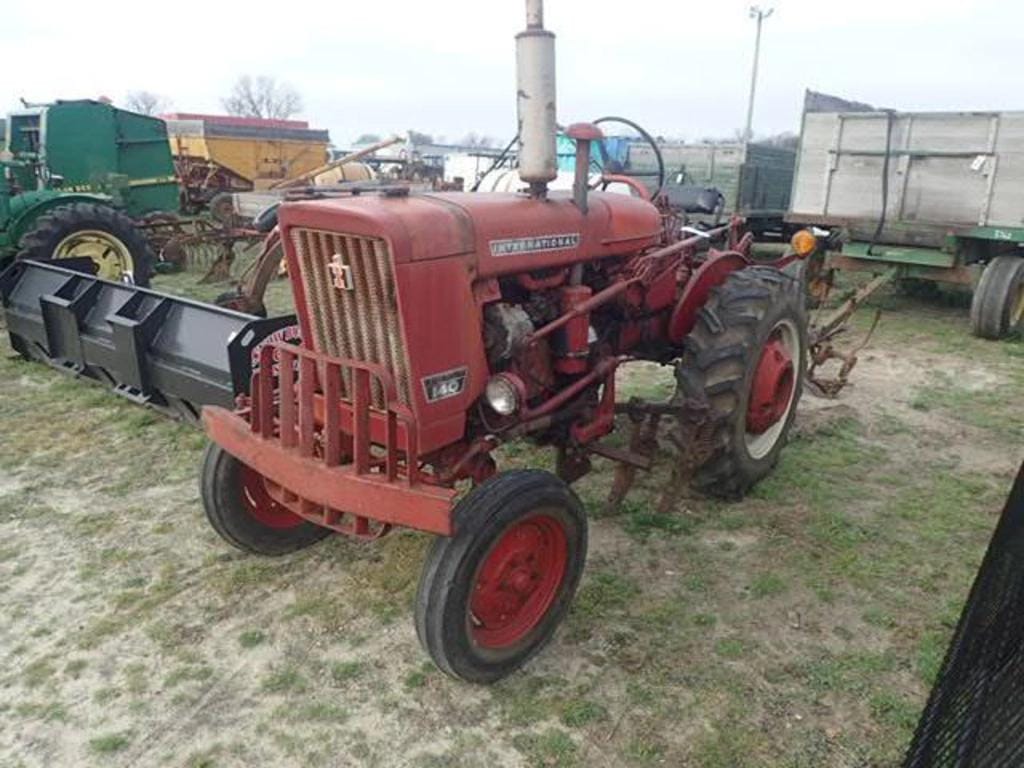 Main image Farmall 140