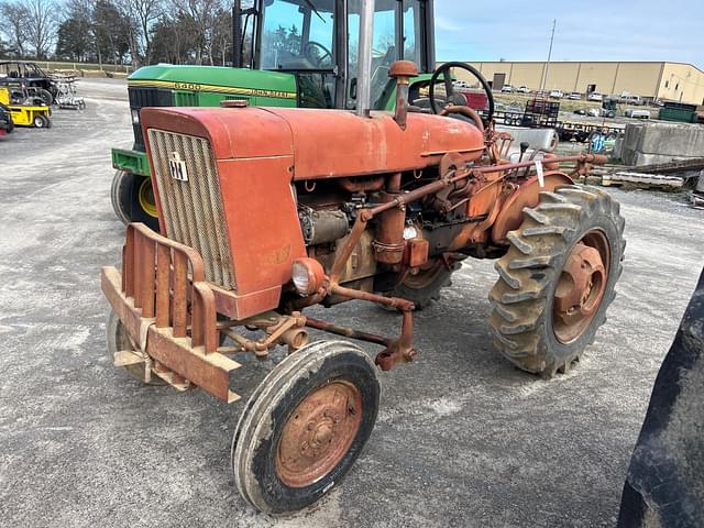 Image of Farmall 140 equipment image 2