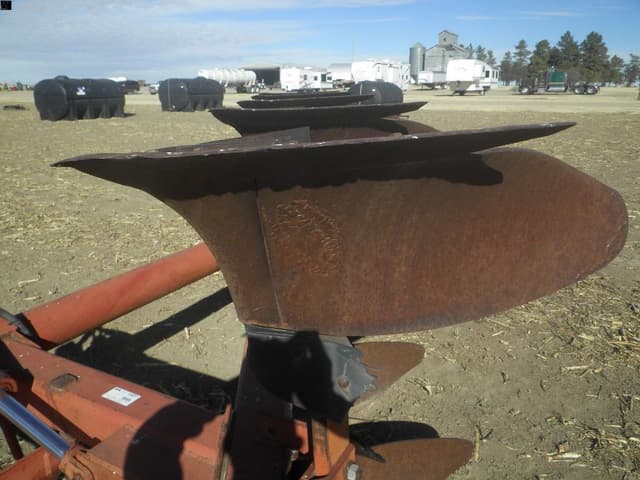 Image of International Harvester 165 equipment image 4