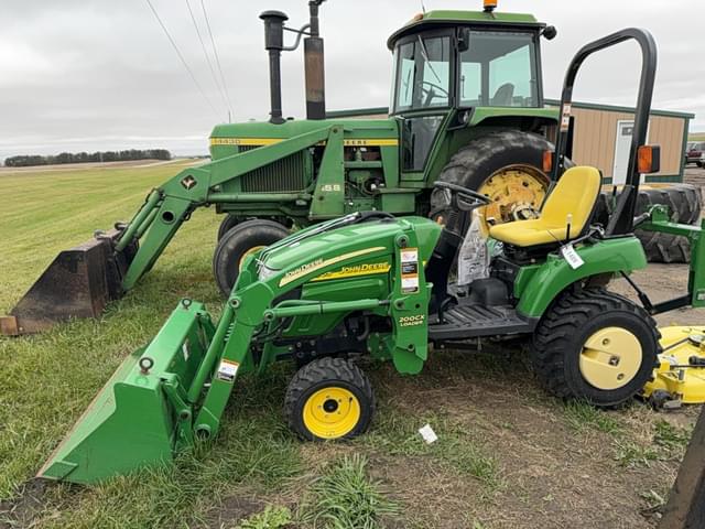 Image of John Deere 2305 equipment image 1