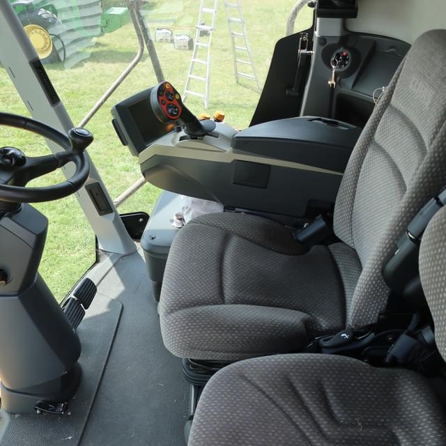 Image of CLAAS Lexion 670 equipment image 2