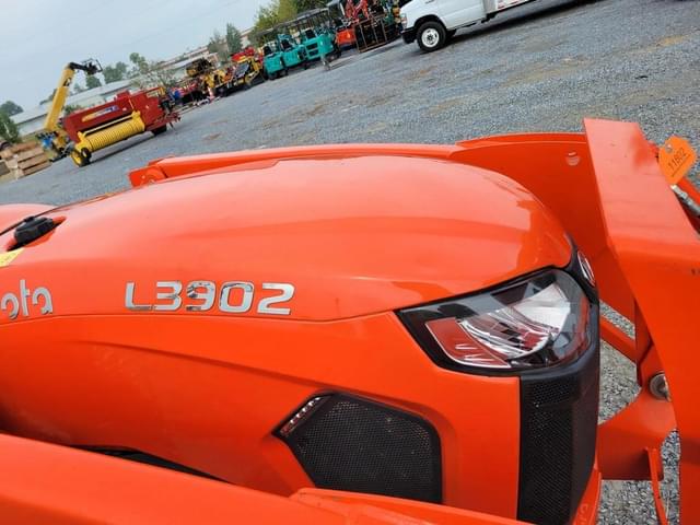 Image of Kubota L3902 equipment image 4