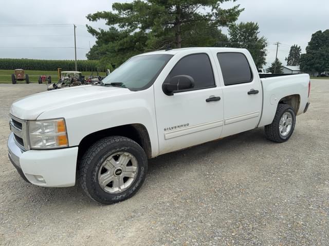 Image of Chevrolet Silverado equipment image 1