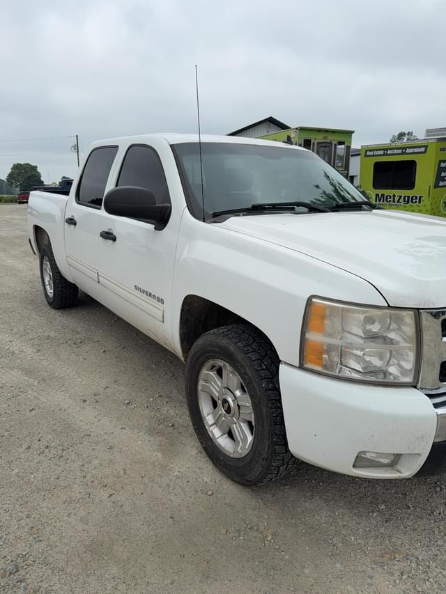 Image of Chevrolet Silverado equipment image 4