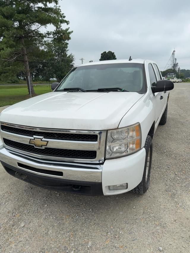 Image of Chevrolet Silverado equipment image 2