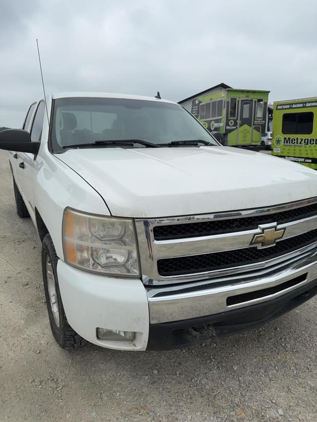 Image of Chevrolet Silverado equipment image 3