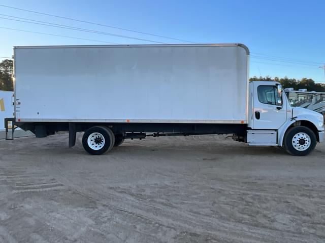 Image of Freightliner M2 equipment image 3