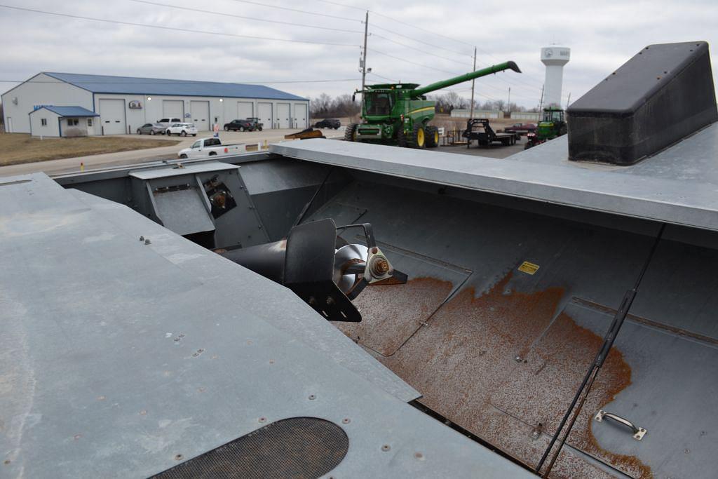 Main image Gleaner R62 29