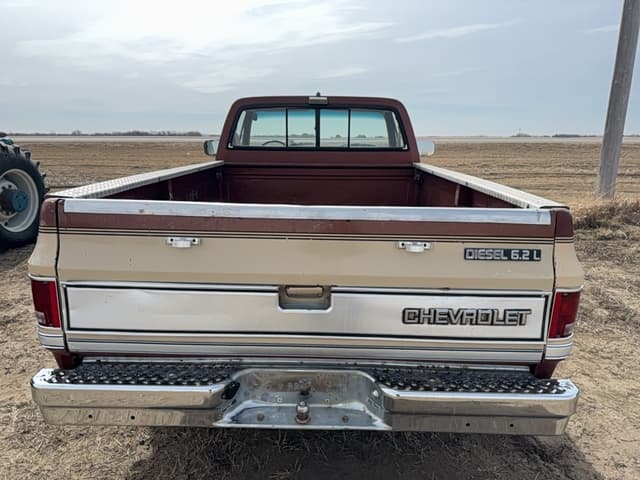 Image of Chevrolet Silverado 10 equipment image 2