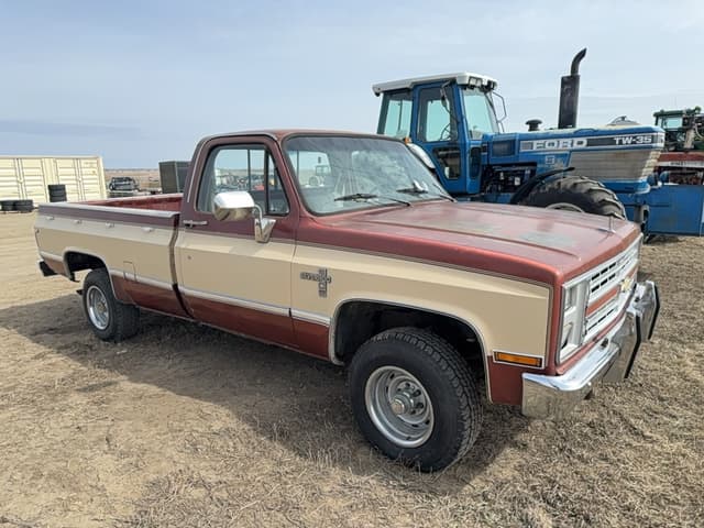 Image of Chevrolet Silverado 10 equipment image 4