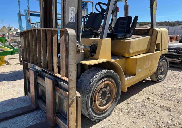 Image of Caterpillar DP40K equipment image 2