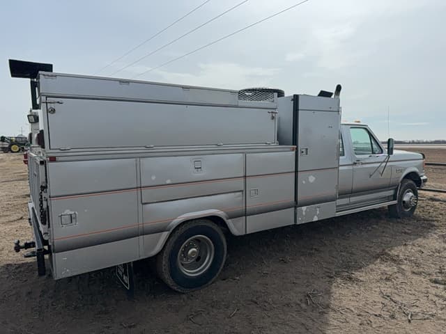 Image of Ford F-350 equipment image 3