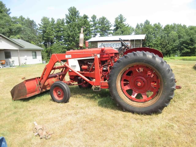 Image of International Harvester 504 equipment image 3