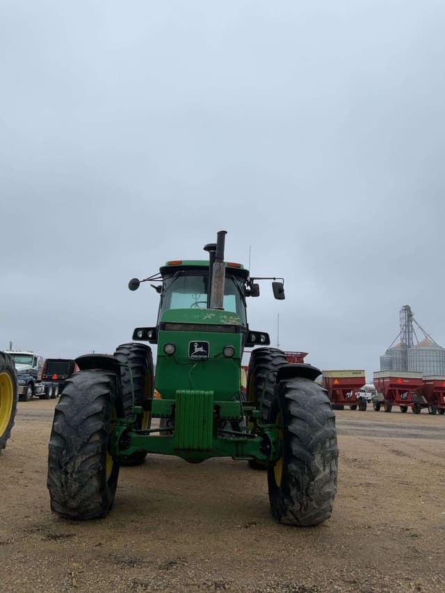 Image of John Deere 4850 equipment image 2