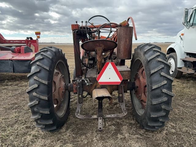 Image of Farmall H equipment image 2