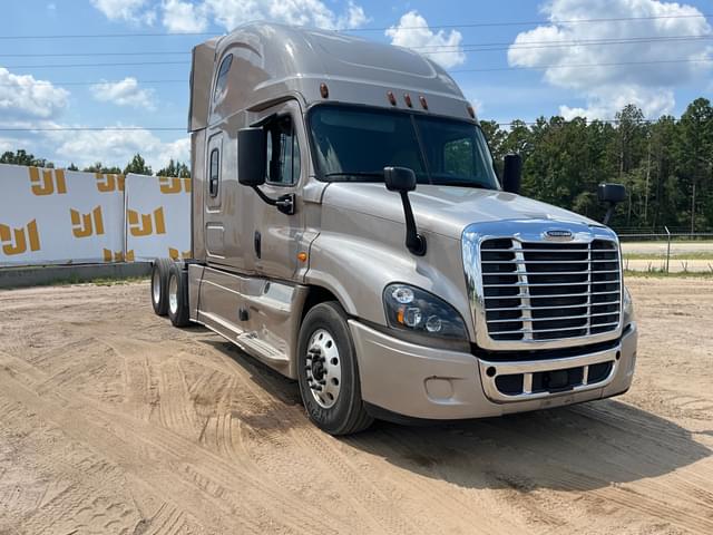 Image of Freightliner Cascadia equipment image 2