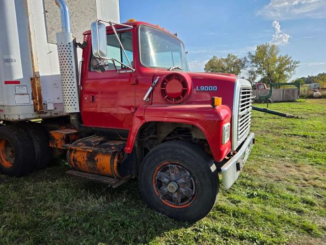 Image of Ford L9000 equipment image 1