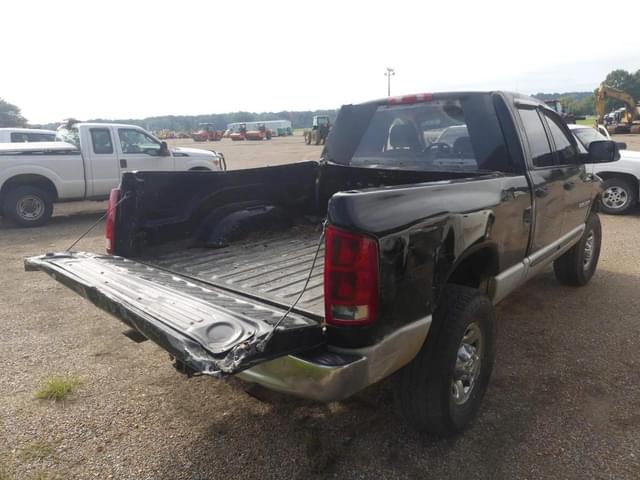 Image of Dodge Ram 2500 equipment image 2