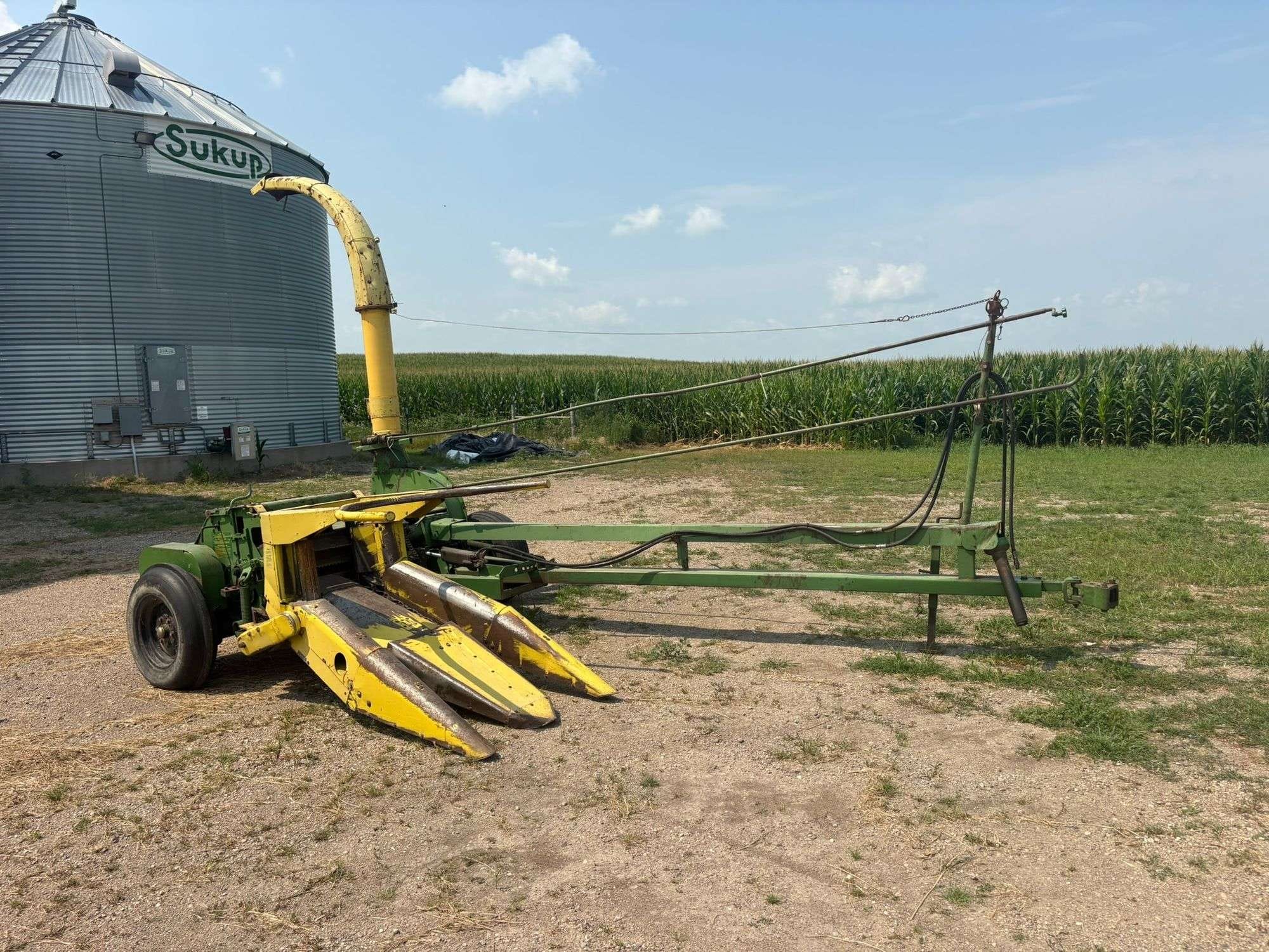 John Deere 3800 Equipment Image0