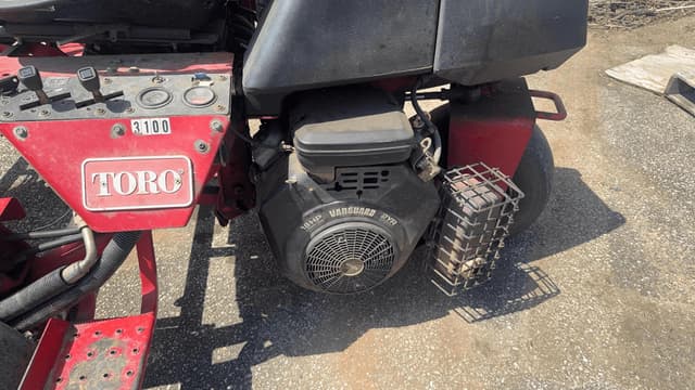 Image of Toro Greensmaster 3100 equipment image 4