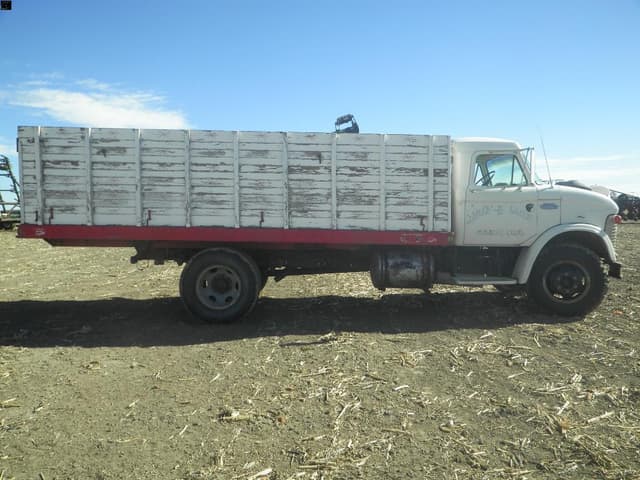 Image of Ford 600 equipment image 3