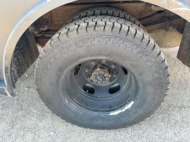 Image of Chevrolet 3500 equipment image 4