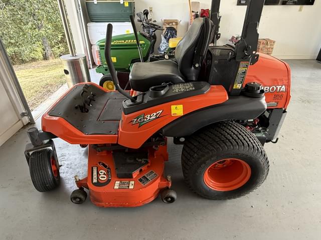 Image of Kubota ZG327 equipment image 2