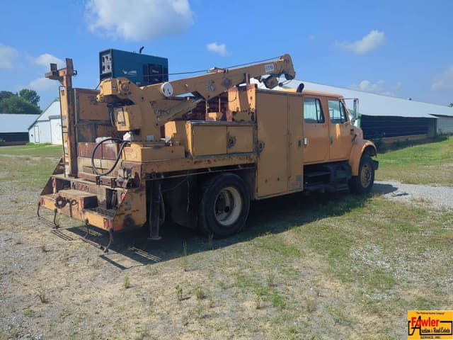 Image of International 4700 equipment image 4