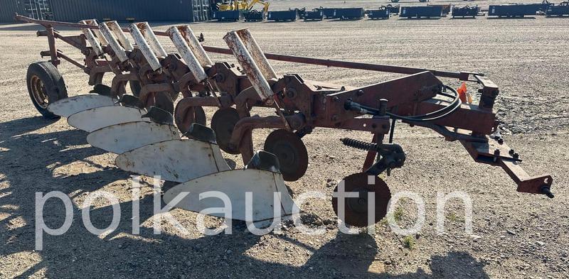 Image of International Harvester 710 Primary image