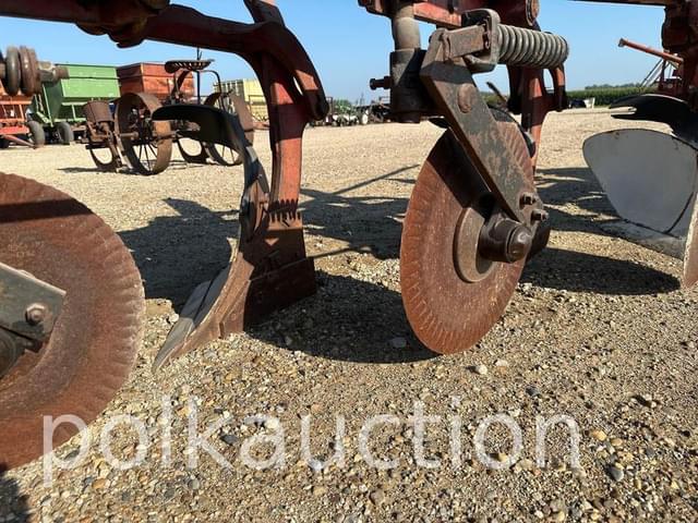 Image of International Harvester 710 equipment image 4