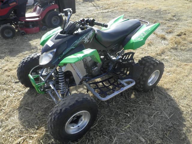 Image of Arctic Cat DVX400 equipment image 3
