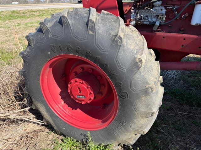 Image of International Harvester 1466 equipment image 4