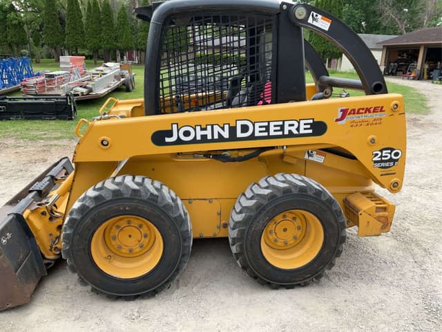Image of John Deere 250 Series II equipment image 1
