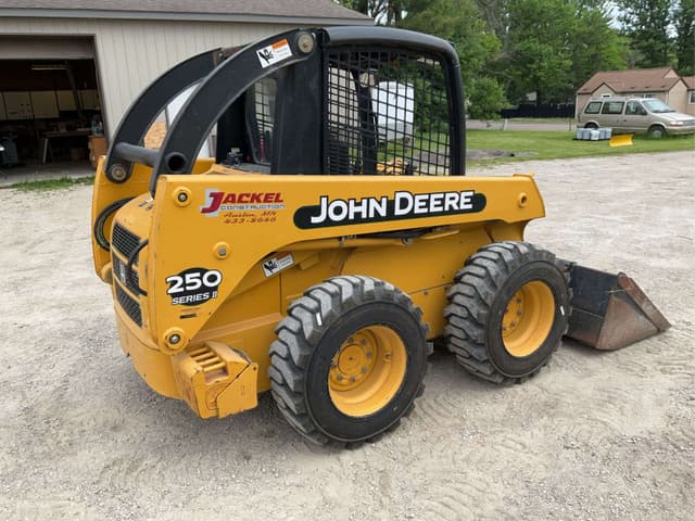 Image of John Deere 250 Series II equipment image 4