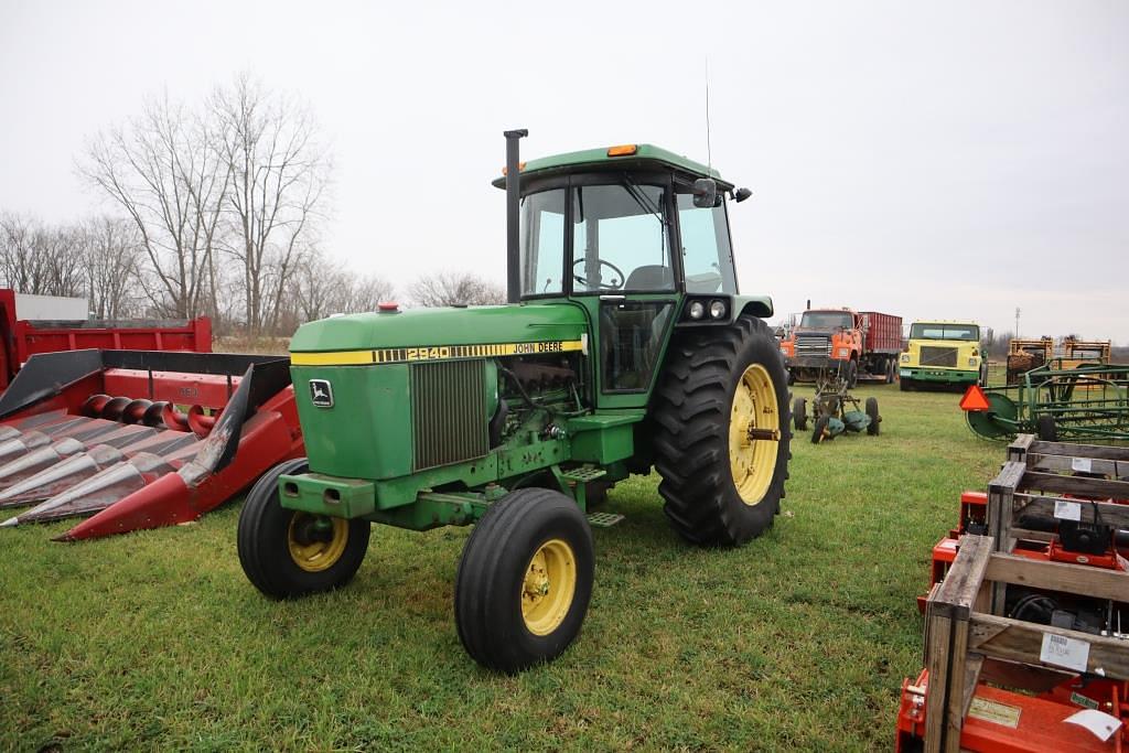 Image of John Deere 2940 Primary image