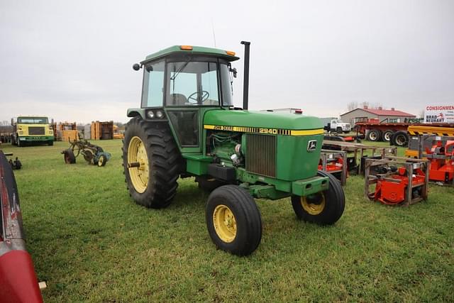 Image of John Deere 2940 equipment image 1