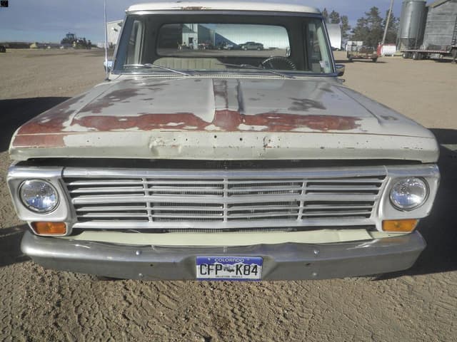Image of Ford F-100 equipment image 1