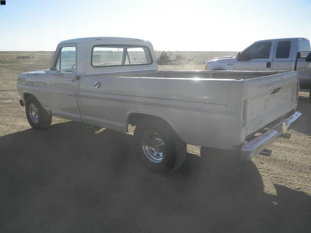 Image of Ford F-100 equipment image 4