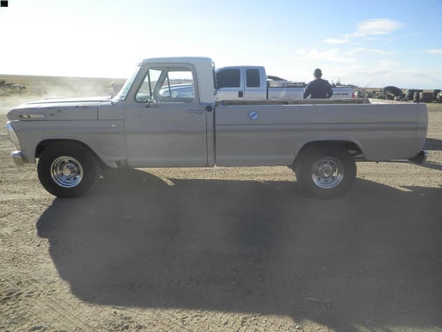 Image of Ford F-100 equipment image 3