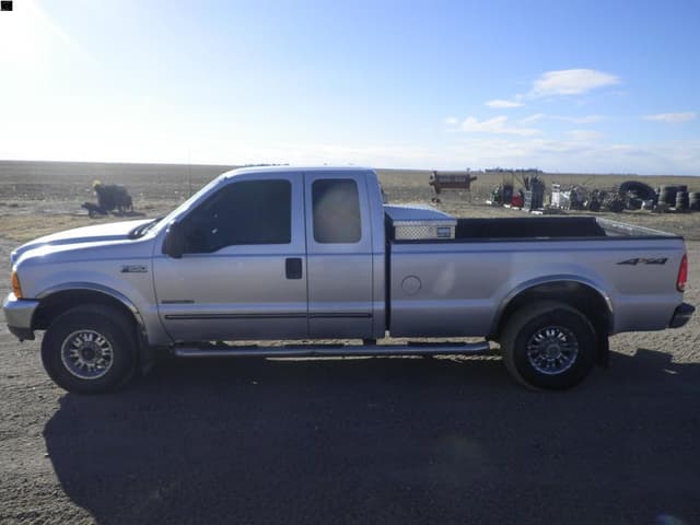 Image of Ford F-250 equipment image 3