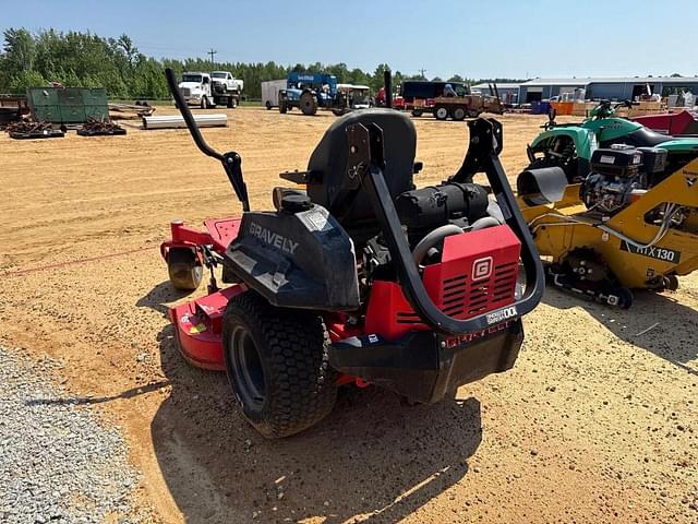 Image of Gravely Pro-Turn 252 equipment image 2