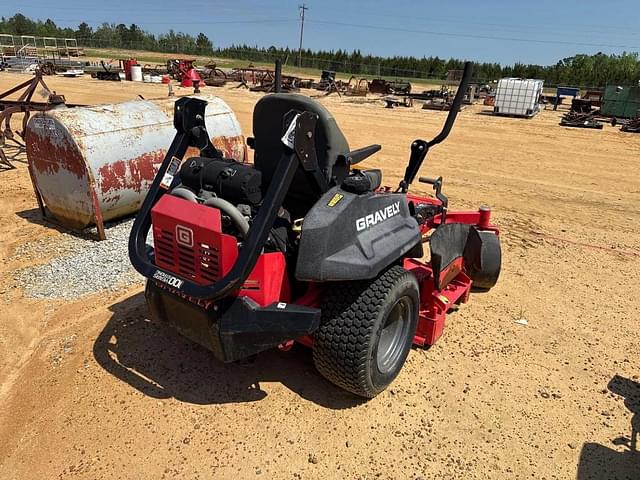 Image of Gravely Pro-Turn 252 equipment image 3