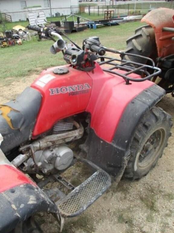 Image of Honda Fourtrax 300 equipment image 3