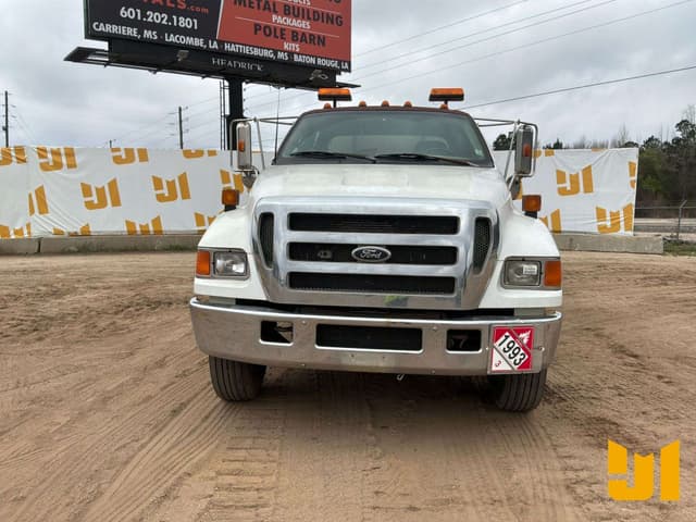Image of Ford F-750 equipment image 1