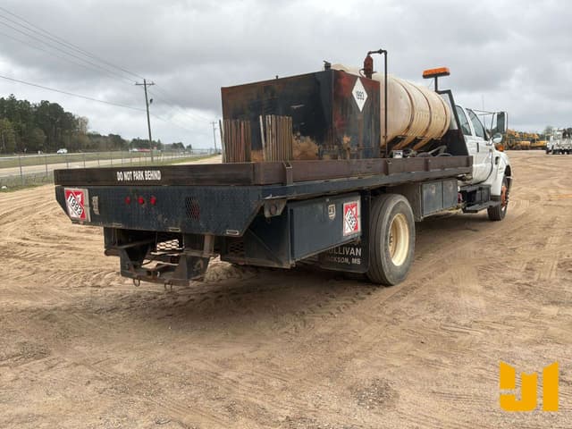 Image of Ford F-750 equipment image 4