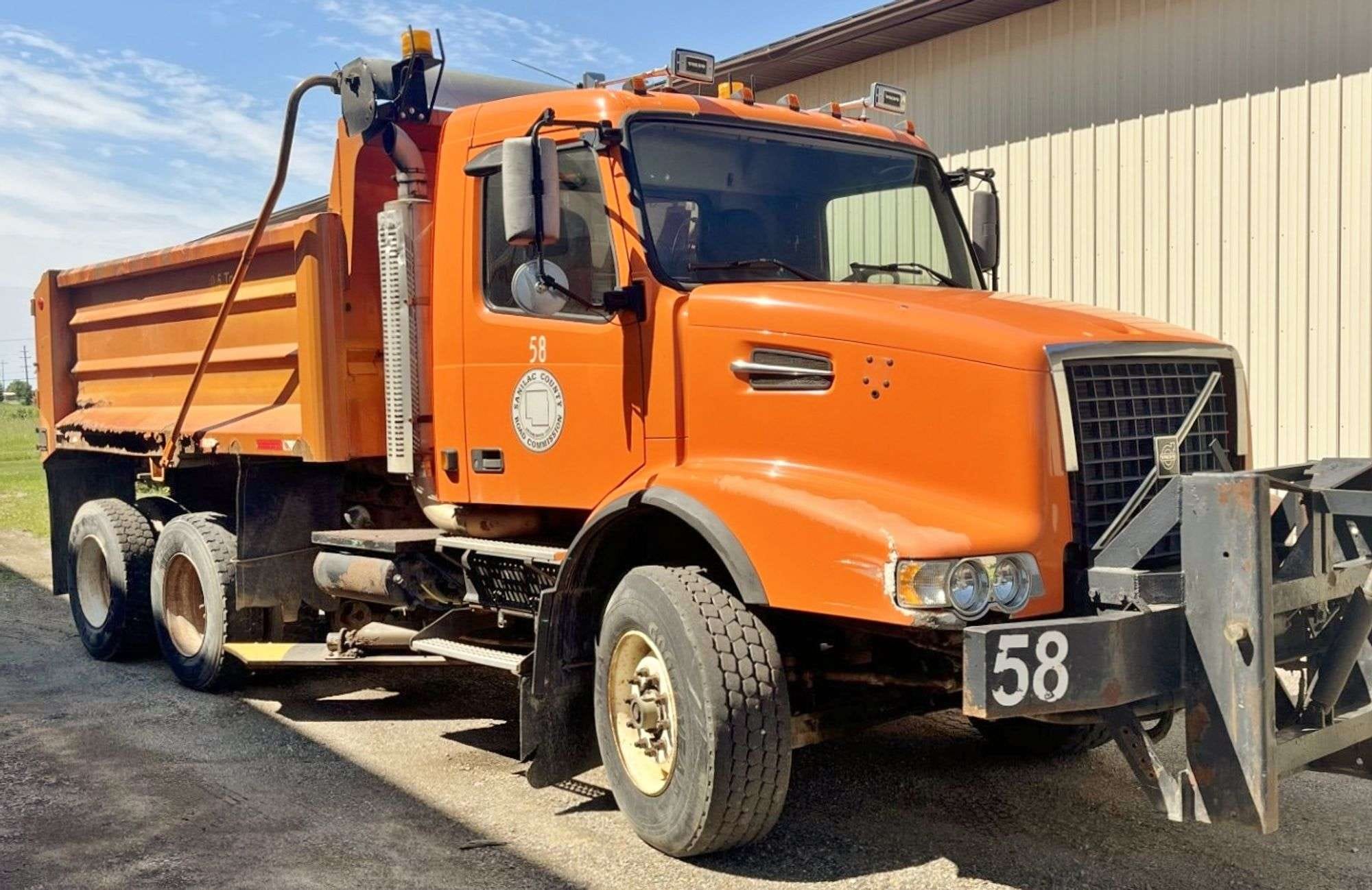2003 Volvo VHD Equipment Image0