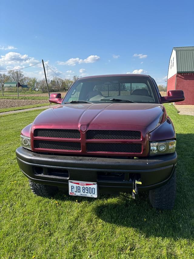 Image of Dodge Ram 2500 equipment image 3