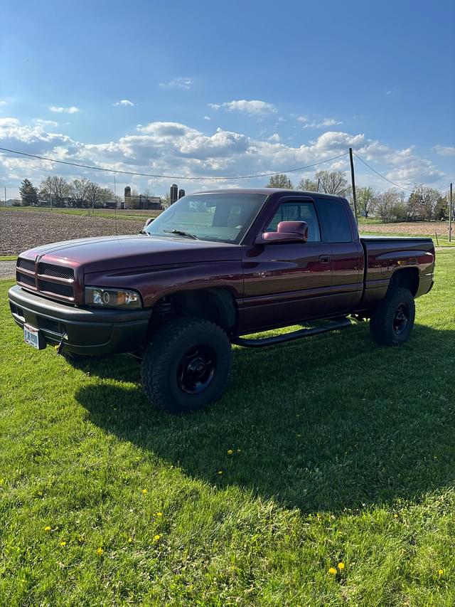 Image of Dodge Ram 2500 equipment image 1
